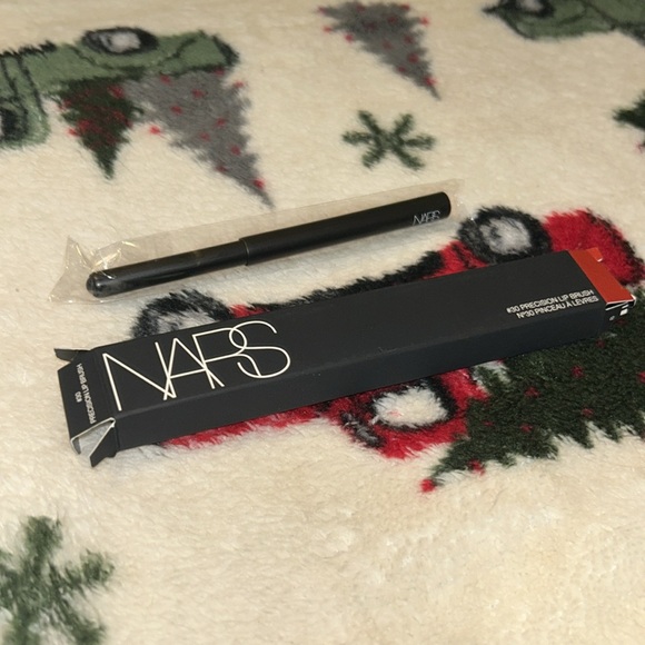 NARS #30 PRECISION LIP BRUSH - Picture 2 of 4